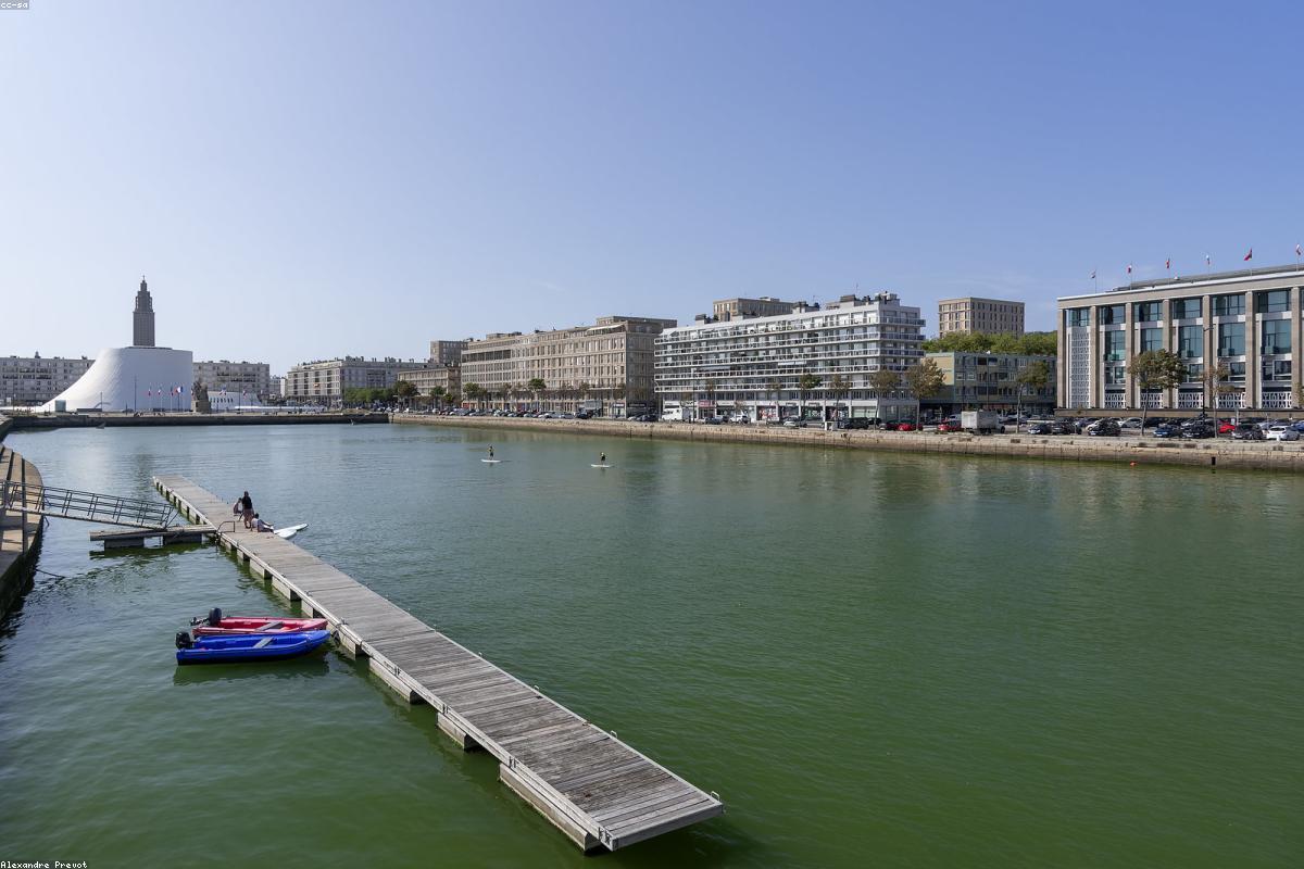 Charpente et toiture d'une maison individuelle en construction